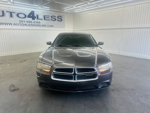 Used 2014 Dodge Charger SE image 2