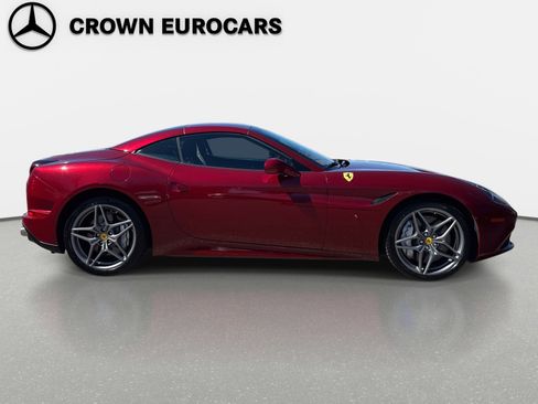Used 2015 Ferrari California T image 6