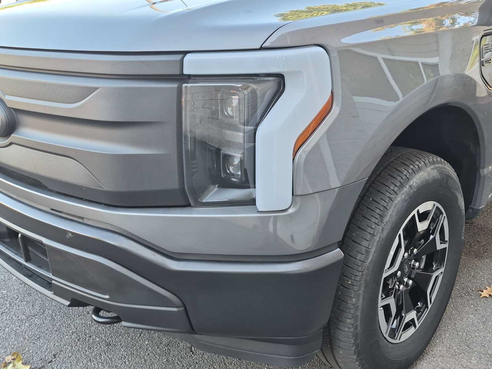 Used 2023 Ford F150 Lightning 4x4 SuperCrew image 11