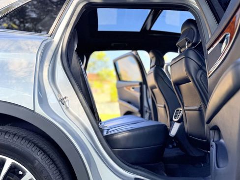 Used 2018 Lincoln MKX Reserve image 17