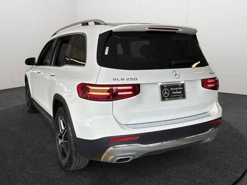 Used 2026 Mercedes-Benz GLB 250 4MATIC image 6