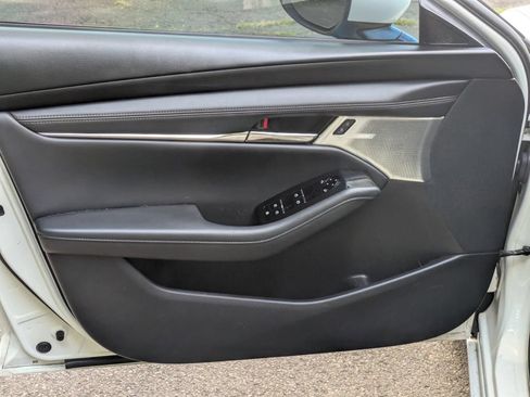 Used 2019 MAZDA MAZDA3 Sedan w/ Preferred Package FWD image 8