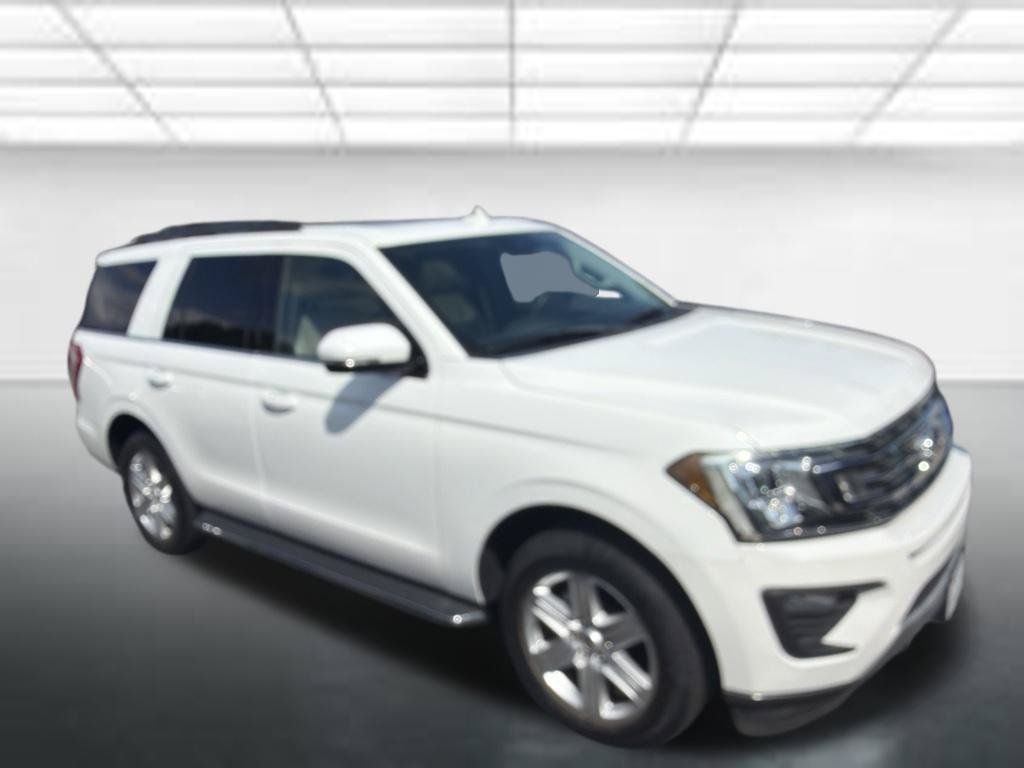 Used 2020 Ford Expedition XLT w/ Equipment Group 202A AWD/4WD image 4