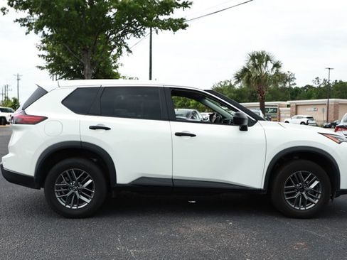 Used 2024 Nissan Rogue S AWD/4WD image 5