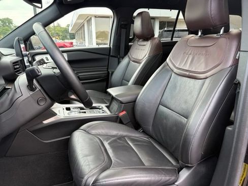Certified 2023 Ford Explorer Platinum w/ Technology Package AWD/4WD image 5