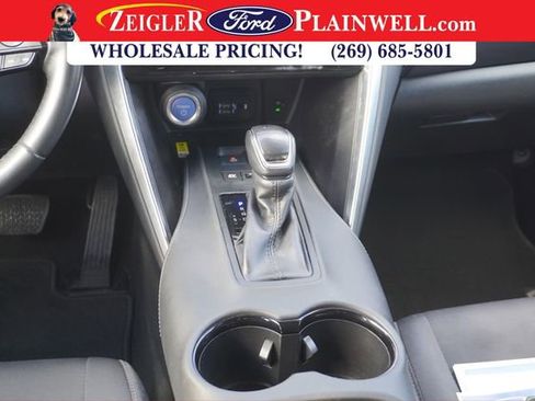 Used 2022 Toyota Venza LE image 16