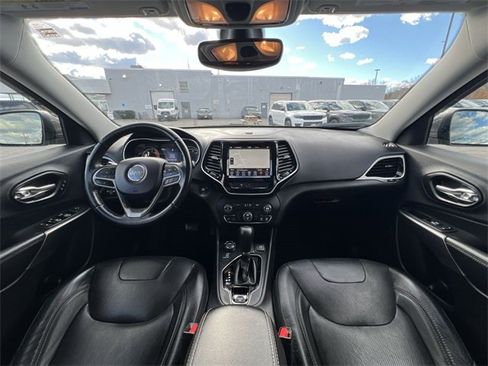 Used 2019 Jeep Cherokee Limited image 14