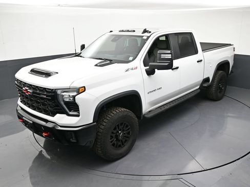 Used 2024 Chevrolet Silverado 2500 ZR2 w/ Technology Package AWD/4WD image 15