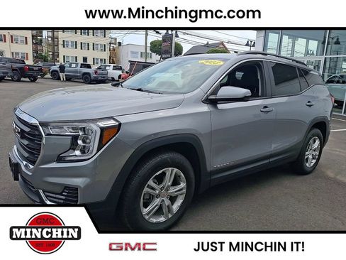 Certified 2023 GMC Terrain SLE w/ Driver Convenience Package AWD/4WD image 3