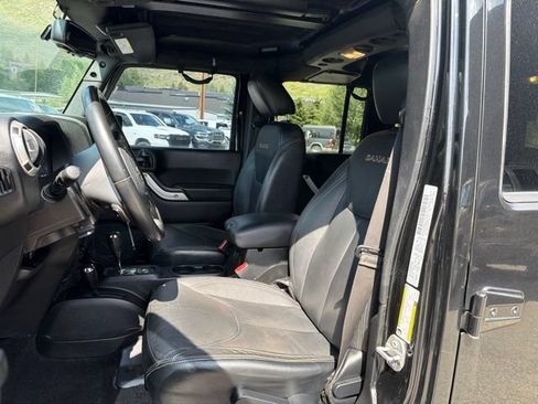 Used 2016 Jeep Wrangler Unlimited Sahara w/ Connectivity Group AWD/4WD image 23
