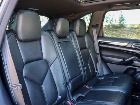 Used 2016 Porsche Cayenne image 19