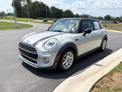 Used 2016 MINI Cooper 4-Door Hardtop FWD image 3