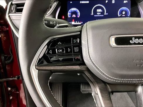 Used 2023 Jeep Grand Cherokee Overland AWD/4WD image 10