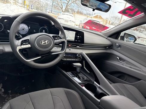 Certified 2025 Hyundai Elantra SEL w/ Cargo Package image 24