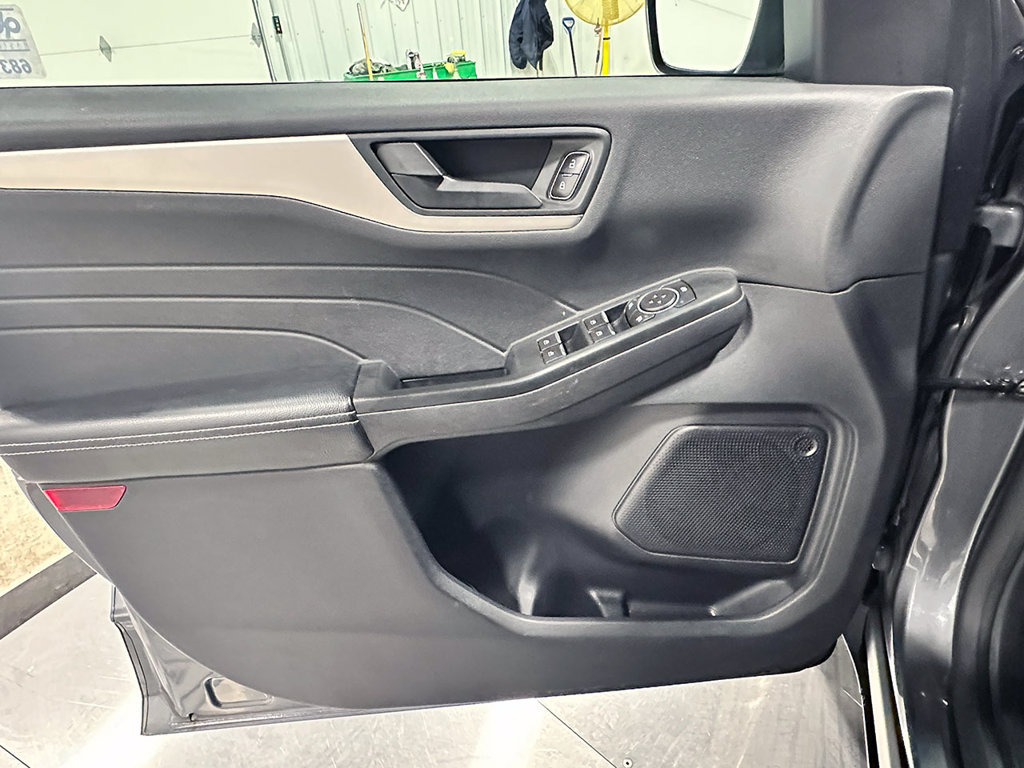 Used 2022 Ford Escape SE w/ Cold Weather Package AWD/4WD image 19