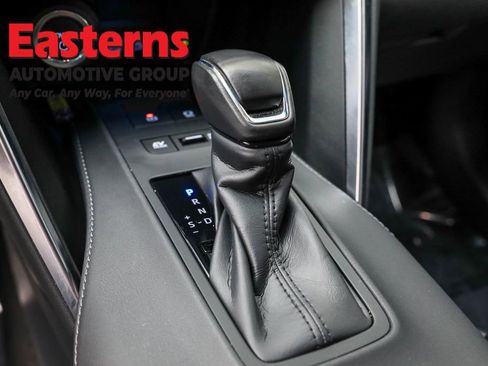 Used 2024 Toyota Venza LE image 12