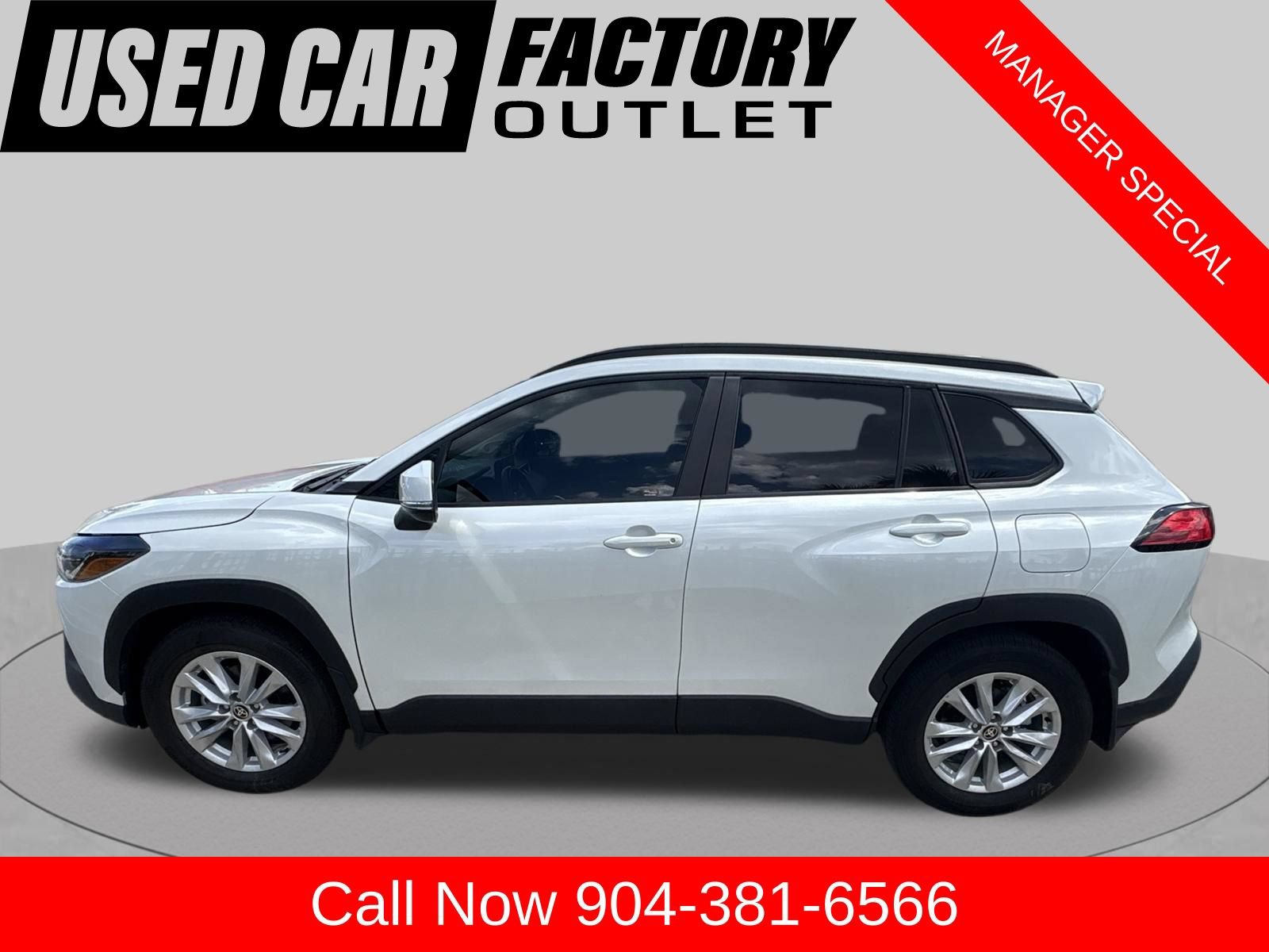 Used 2024 Toyota Corolla Cross LE w/ Moonroof Package FWD image 3