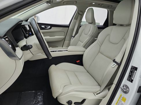 Used 2023 Volvo XC60 B5 Ultimate w/ Climate Package FWD image 13