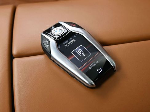 Used 2022 BMW ALPINA B7 xDrive w/ Luxury Rear Seating Package image 26