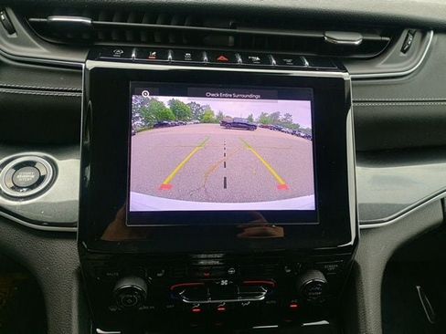 Used 2023 Jeep Grand Cherokee Laredo w/ Luxury Tech Group I AWD/4WD image 32