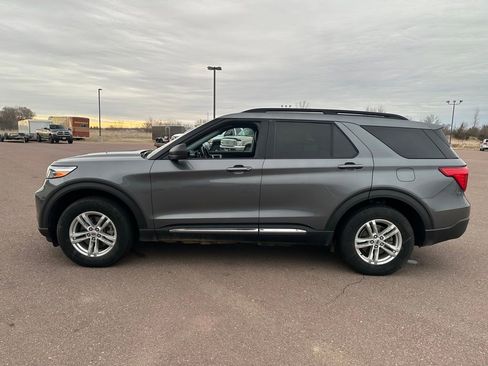 Used 2022 Ford Explorer XLT w/ Equipment Group 202A image 38