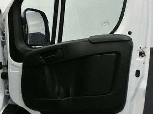 Used 2025 RAM ProMaster 2500 w/ Convenience Group image 9