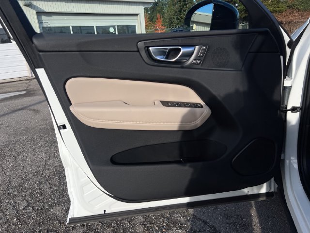 Used 2026 Volvo XC60 B5 Plus AWD/4WD image 16