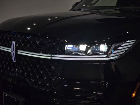 New 2025 Lincoln Navigator L Reserve w/ Jet Appearance Package image 13