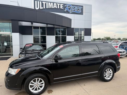Used 2017 Dodge Journey SXT w/ Comfort/Convenience Group FWD image 1