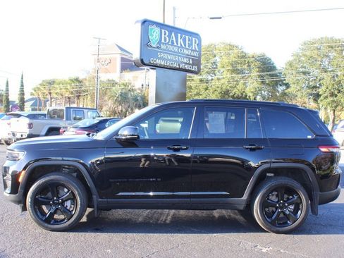 Used 2023 Jeep Grand Cherokee Altitude image 14