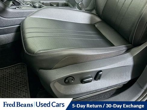 Used 2022 Volkswagen Tiguan SE w/ Panoramic Sunroof Package image 19