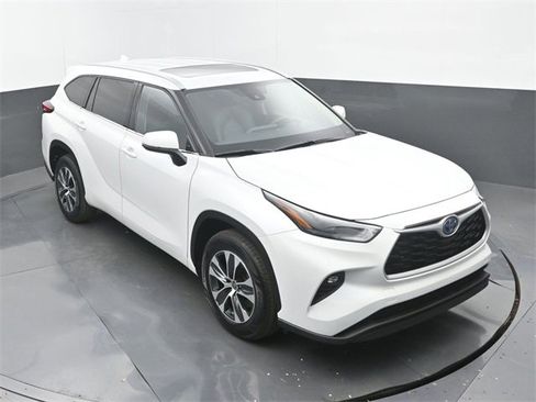 Used 2022 Toyota Highlander XLE image 29