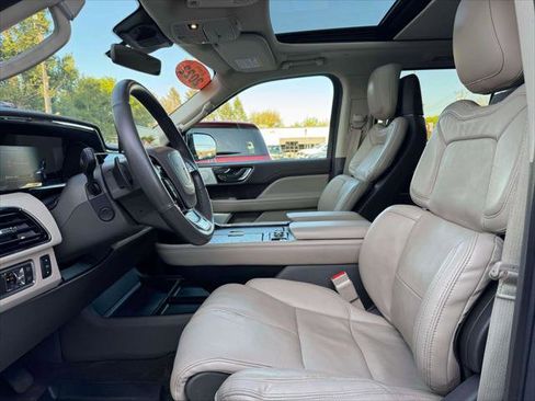 Used 2022 Lincoln Navigator L Reserve AWD/4WD image 16