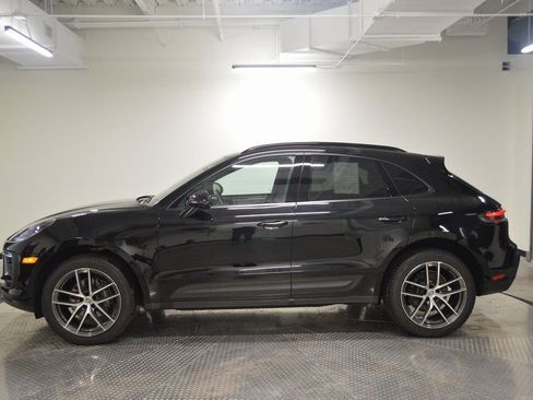 Certified 2025 Porsche Macan AWD/4WD image 2