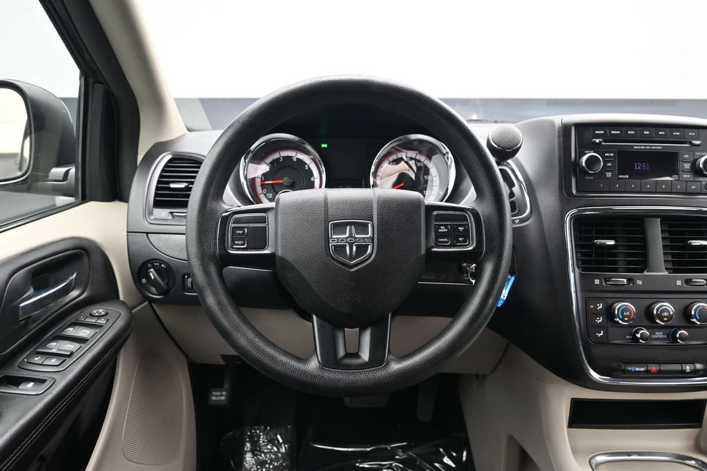 Used 2016 Dodge Grand Caravan SXT FWD image 42