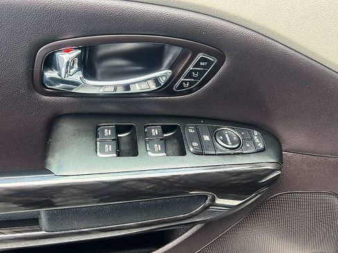Used 2016 Kia Sedona SX Limited FWD image 24