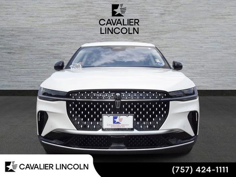 Used 2026 Lincoln Nautilus Premier AWD/4WD image 5