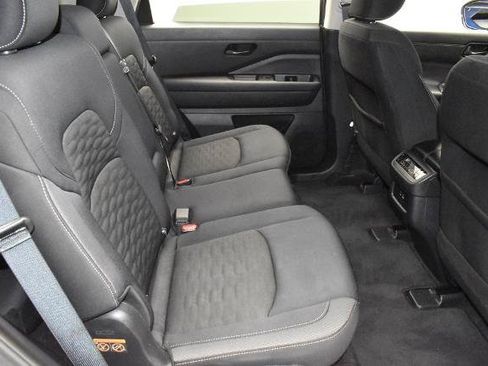 Certified 2025 Nissan Pathfinder SV FWD image 27