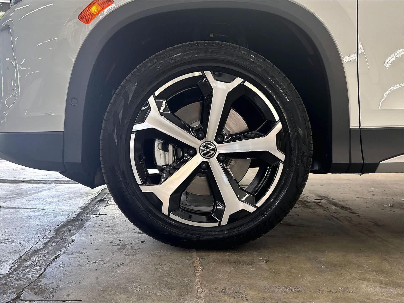 New 2026 Volkswagen Tiguan SE AWD/4WD image 13
