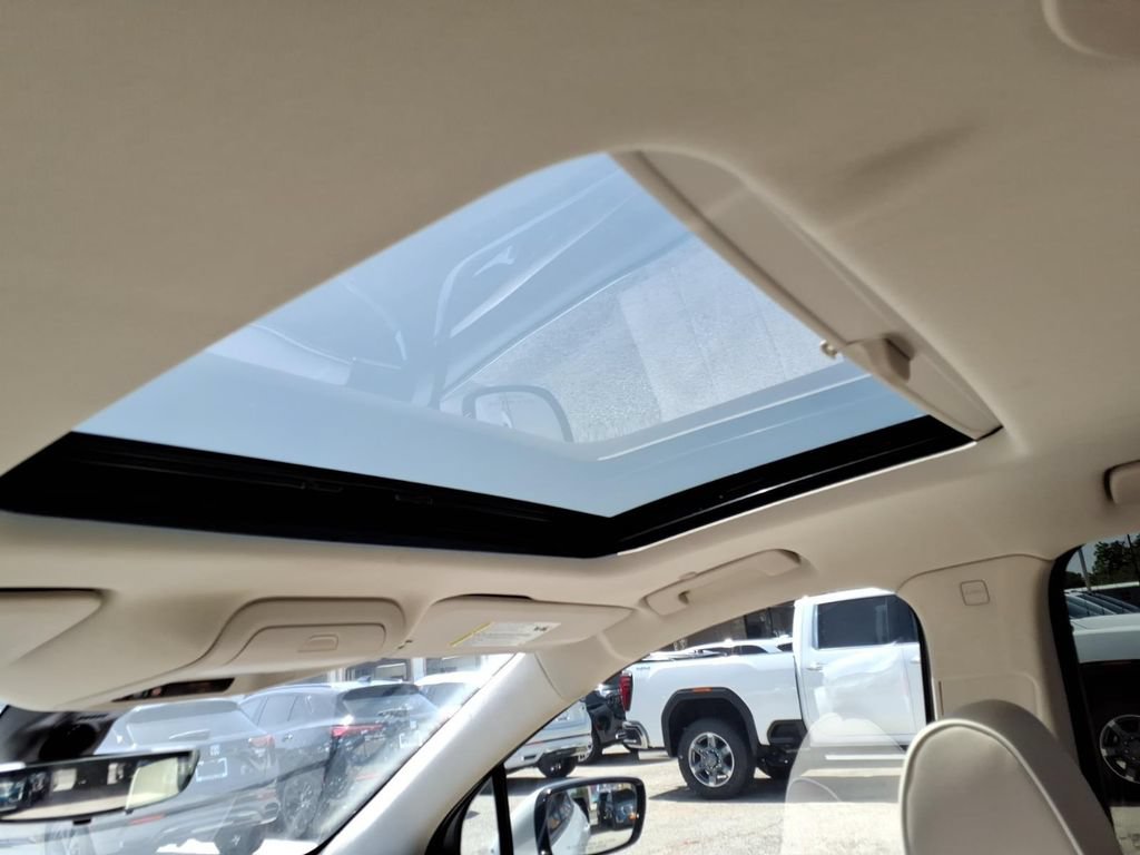 Used 2022 Buick Enclave Avenir w/ Avenir Technology Package FWD image 15