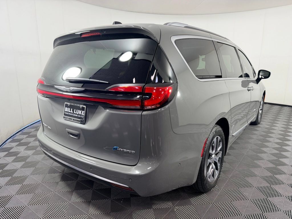 Used 2023 Chrysler Pacifica Pinnacle FWD image 8