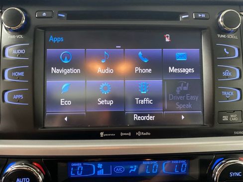 Used 2019 Toyota Highlander XLE AWD/4WD image 21