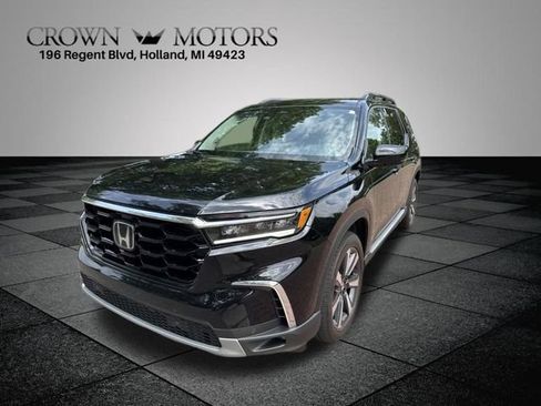Used 2024 Honda Pilot Touring image 3