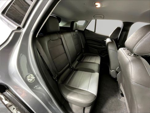 Used 2025 Chevrolet Trax LT FWD image 23