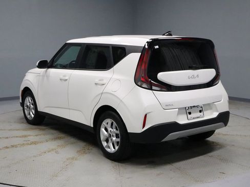 Used 2025 Kia Soul LX w/ LX Technology Package image 8