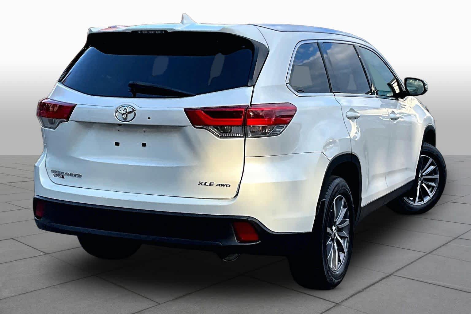 Certified 2019 Toyota Highlander XLE AWD/4WD image 12