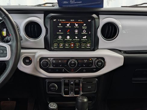 Used 2022 Jeep Wrangler Unlimited Sahara w/ Cold Weather Group AWD/4WD image 19