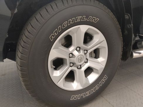 Used 2018 Toyota 4Runner SR5 RWD image 31