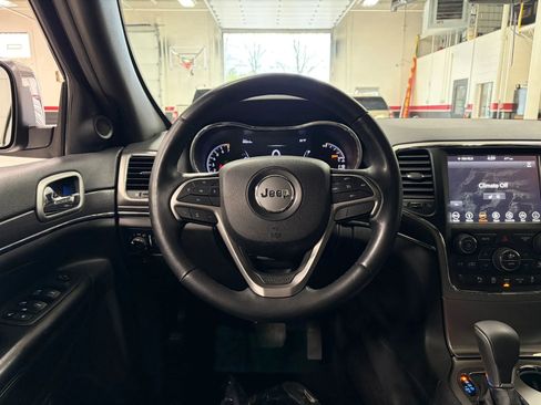 Used 2018 Jeep Grand Cherokee Limited image 32