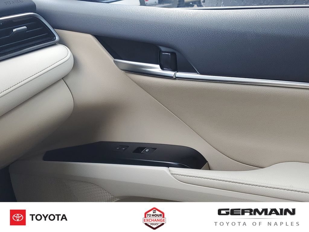 Used 2019 Toyota Camry XLE w/ Navigation Package FWD image 28